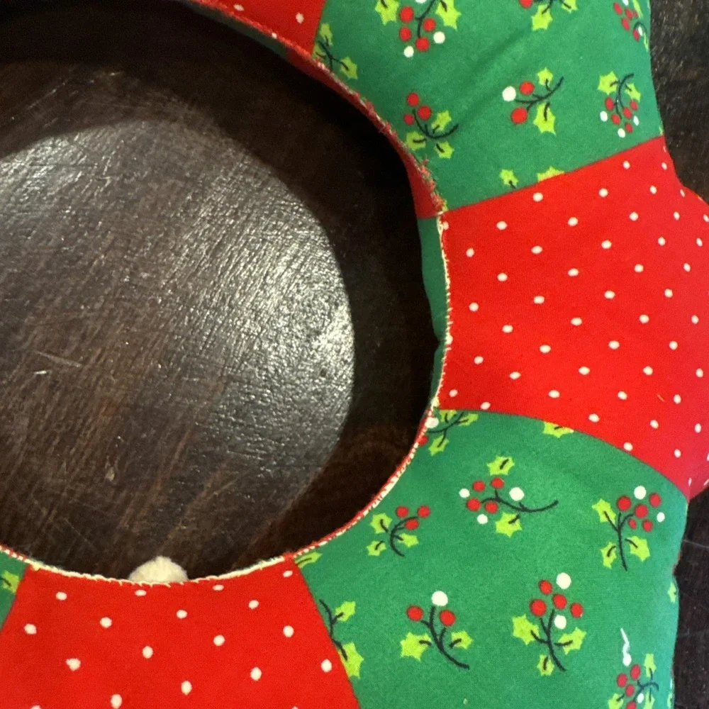 Vintage 1970's Fabric Stuffed Holiday Handmade Christmas Wreath Folk Art EUC